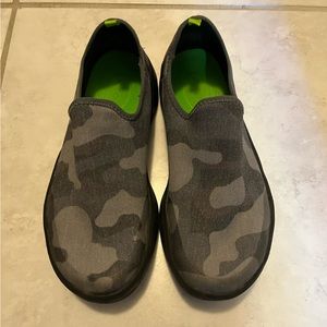 Oofos Oomg Eezee Low Shoe - Women’s 9